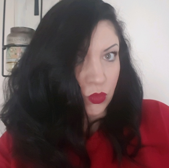 Meet your Posher, Amber - Picture 2 of 2